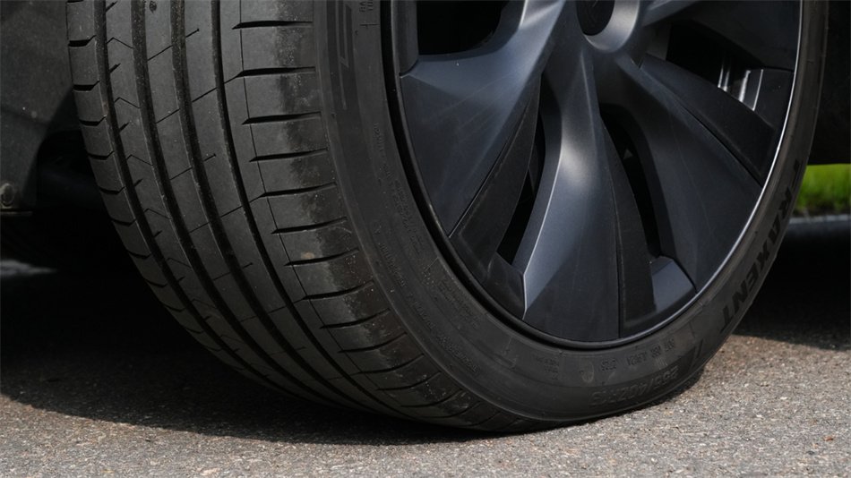 PRAXENT EV Series · Intelligent Drive for a Greener Tomorrow